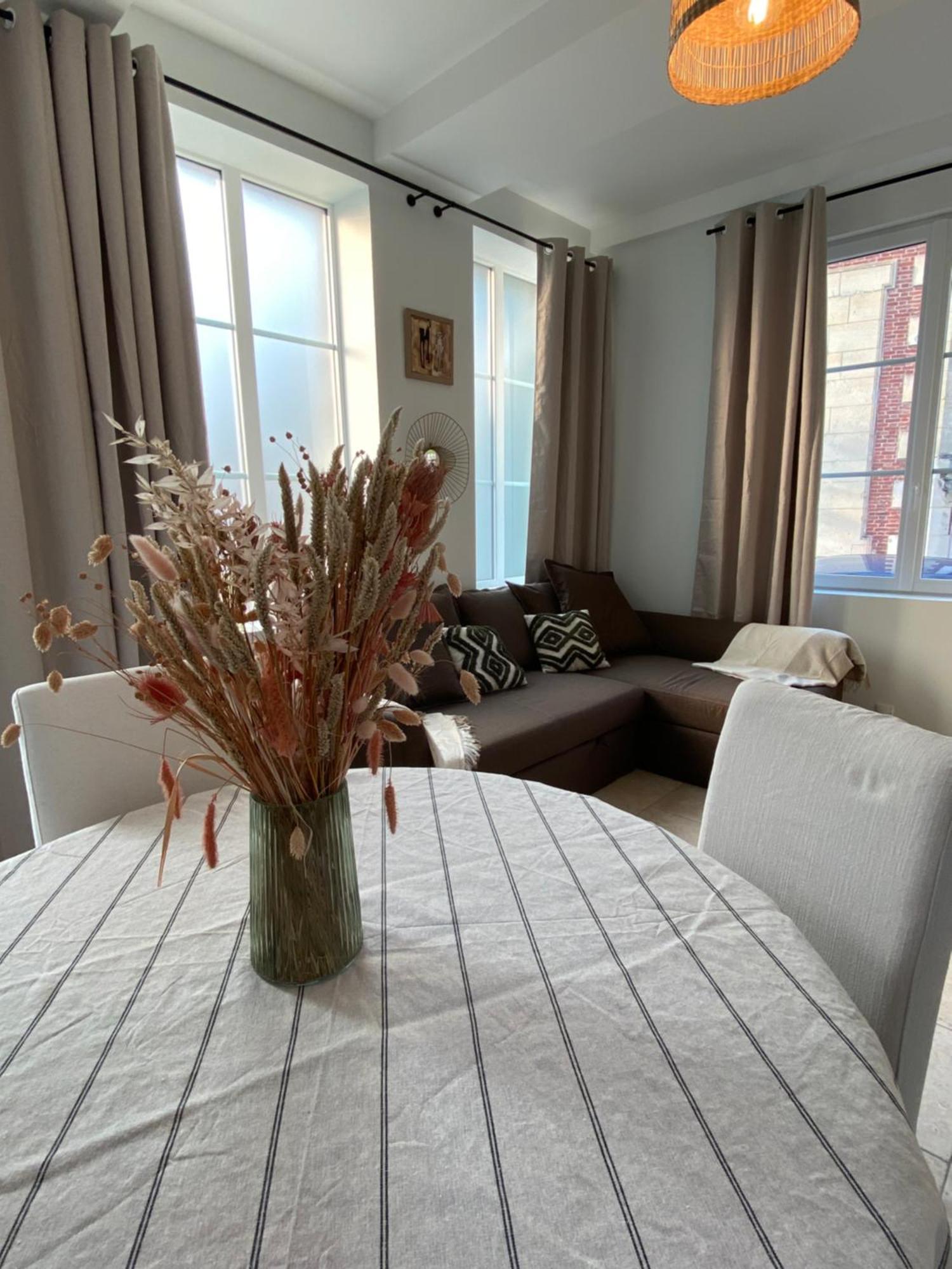 Maison 2 Chambres Avec Parking Et Jardin Noyon Extérieur photo