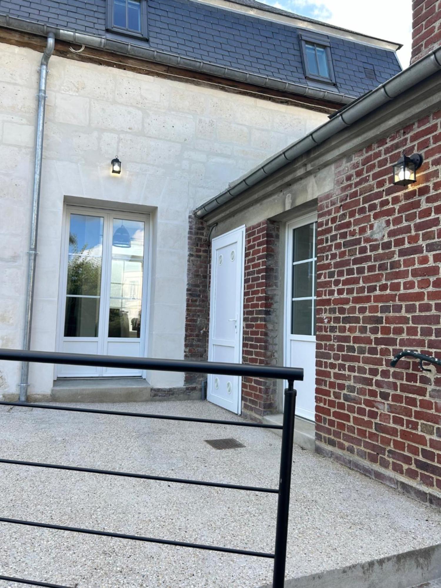 Maison 2 Chambres Avec Parking Et Jardin Noyon Extérieur photo